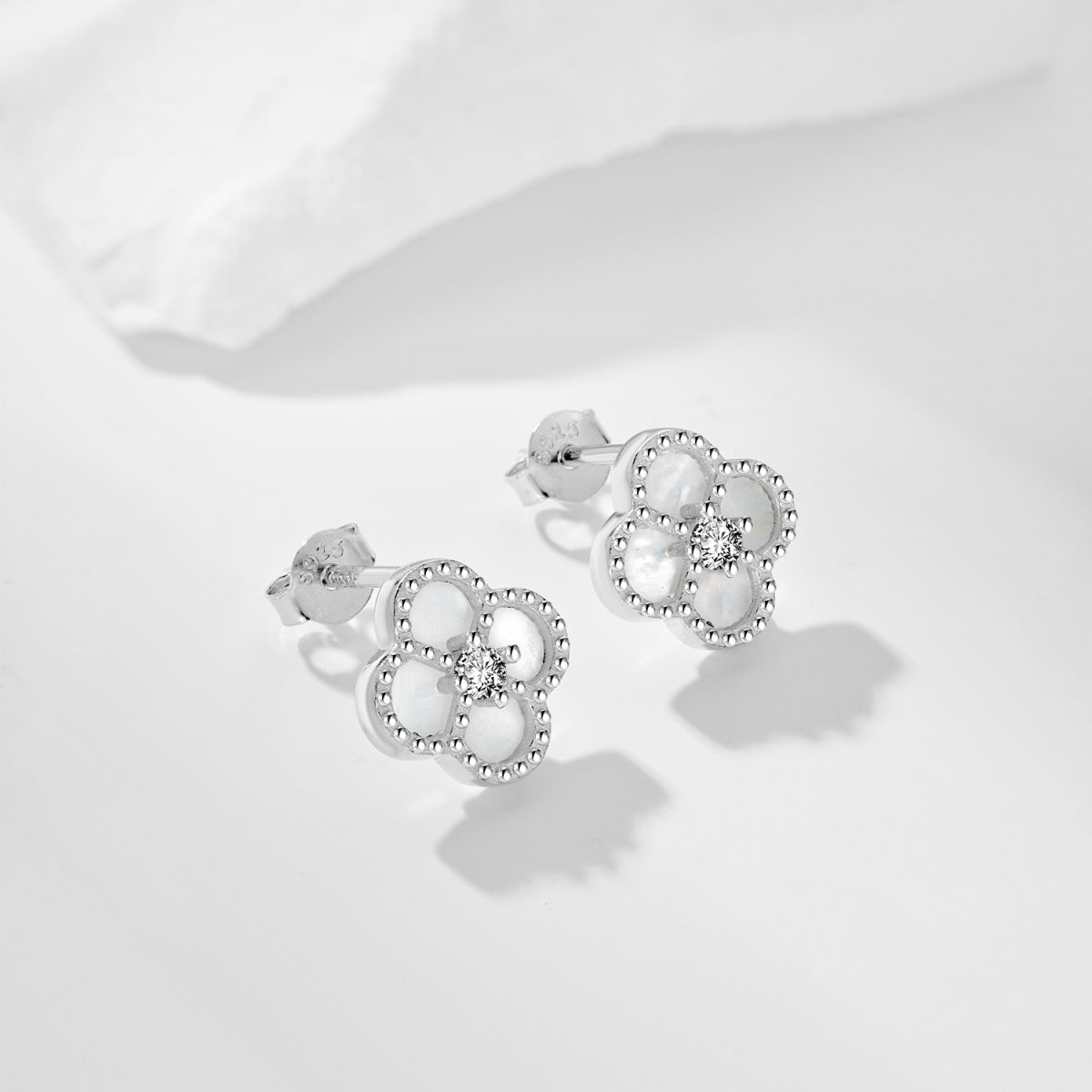 [BASLOVE]Four-Leaf Clover Flower Shape Exquisite Earrings