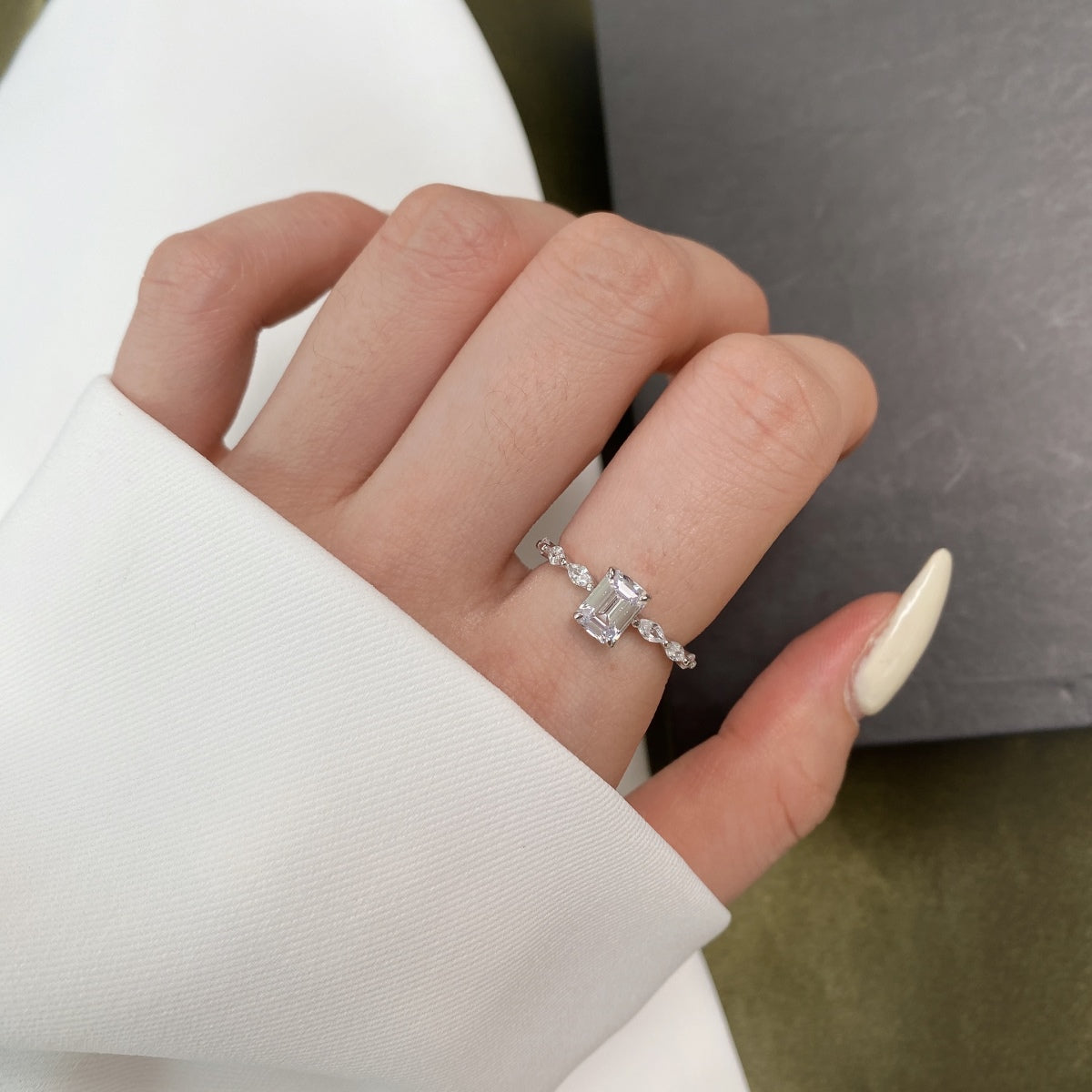 [BASLOVE]1.0 Carat Dainty Resplendent Radiant Cut Daily Ring