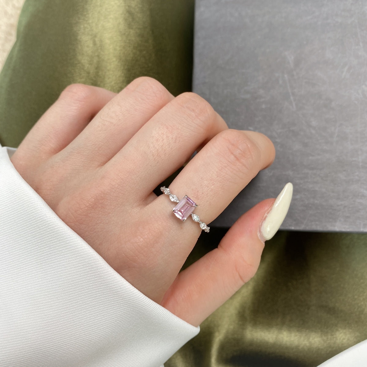 [BASLOVE]1.0 Carat Dainty Resplendent Radiant Cut Daily Ring