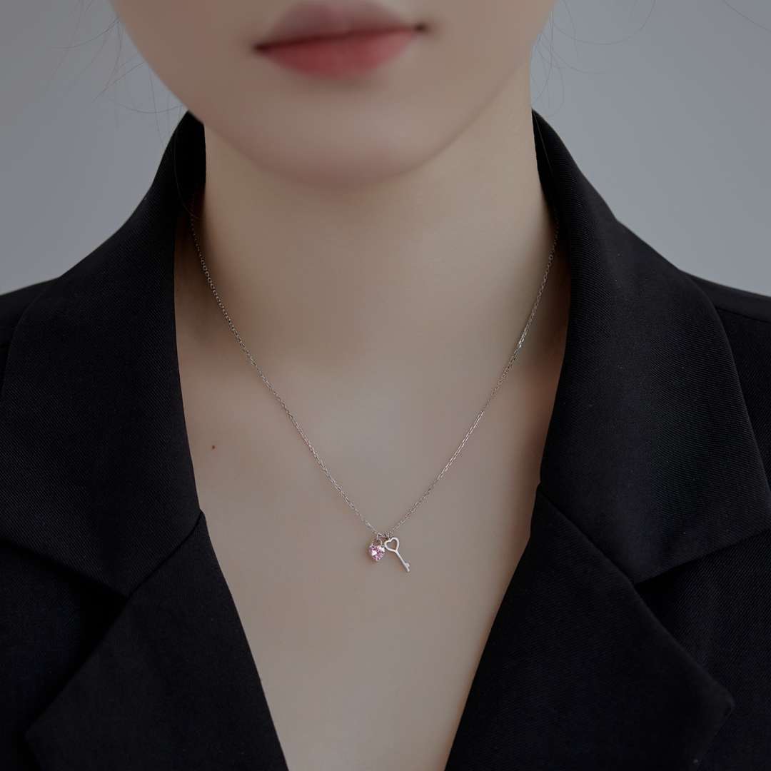 [BASLOVE]Unique Heart Shape Key Pendent Necklace