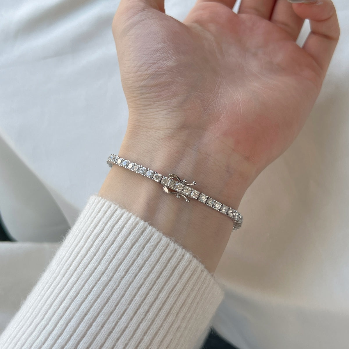 [BASLOVE]Dainty Charming Round Cut Tennis Bracelet