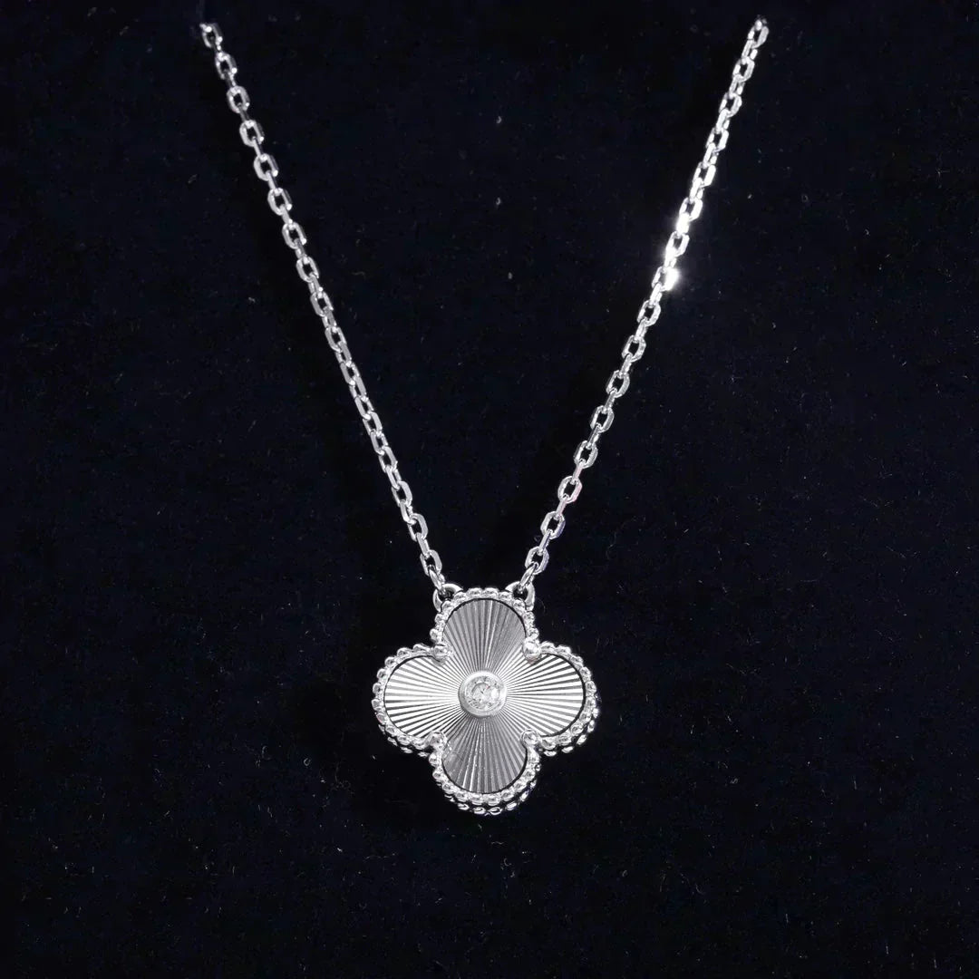 [Basjewels]CLOVER  15MM DIAMOND LASER NECKLACE SILVER