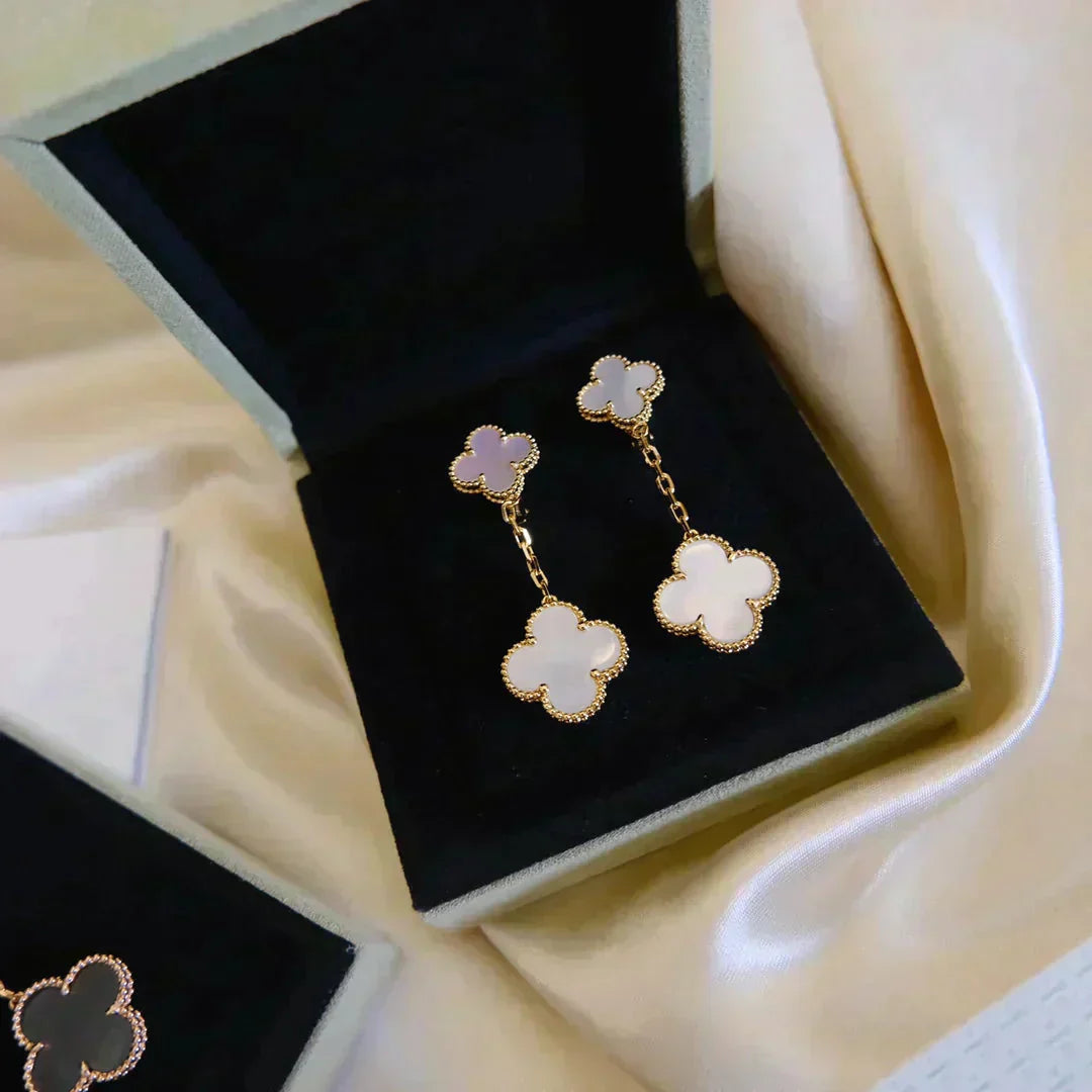 [Basjewels]CLOVER 2 MOTIF WHITE MOP EARRINGS