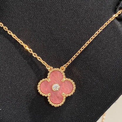 [Basjewels]CLOVER 15MM DIAMOND RHODONITE NECKLACE