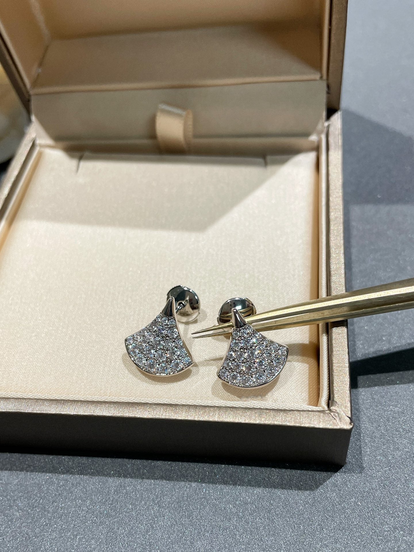 [BSNL Jewels] TRAUM-OHRSTECKER MIT DIAMANT