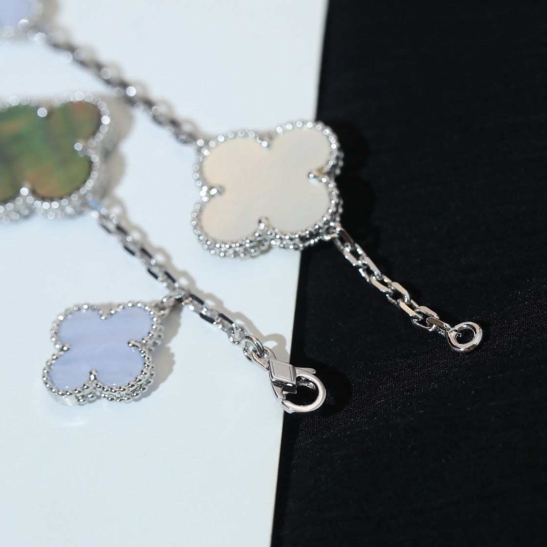 [Basjewels]CLOVER BRACELET 5 MOTIFS MOP CHALCEDONY SILVER