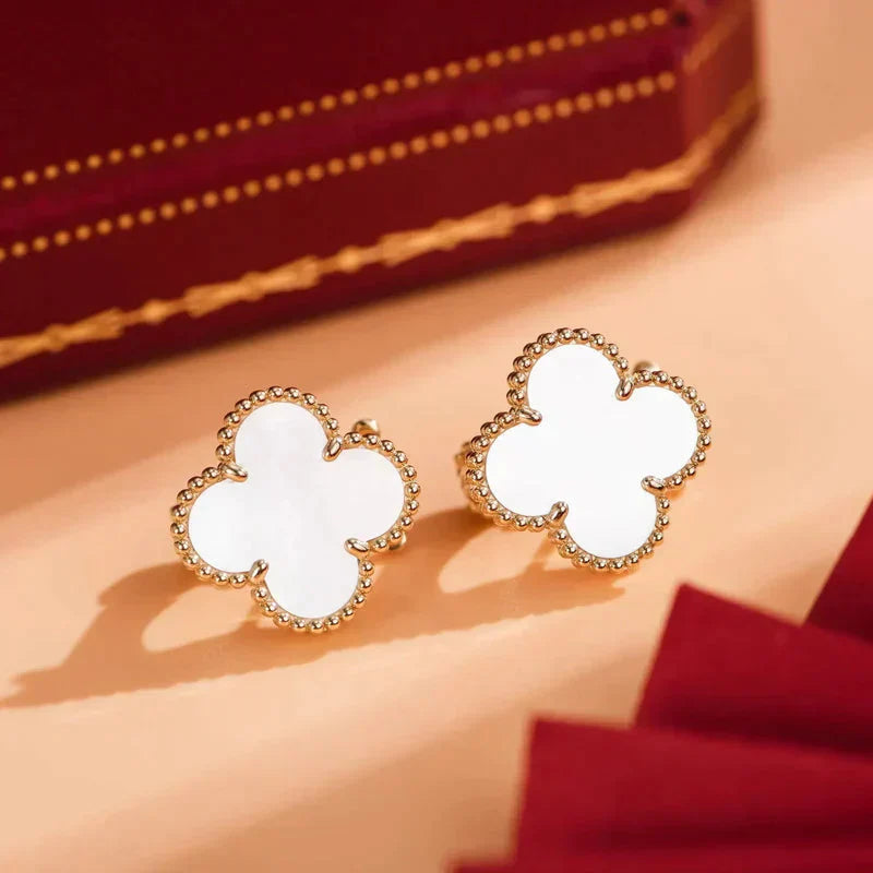 [Basjewels]CLOVER MEDIUM 1 MOTIFS  WHITE MOP STUD EARRINGS