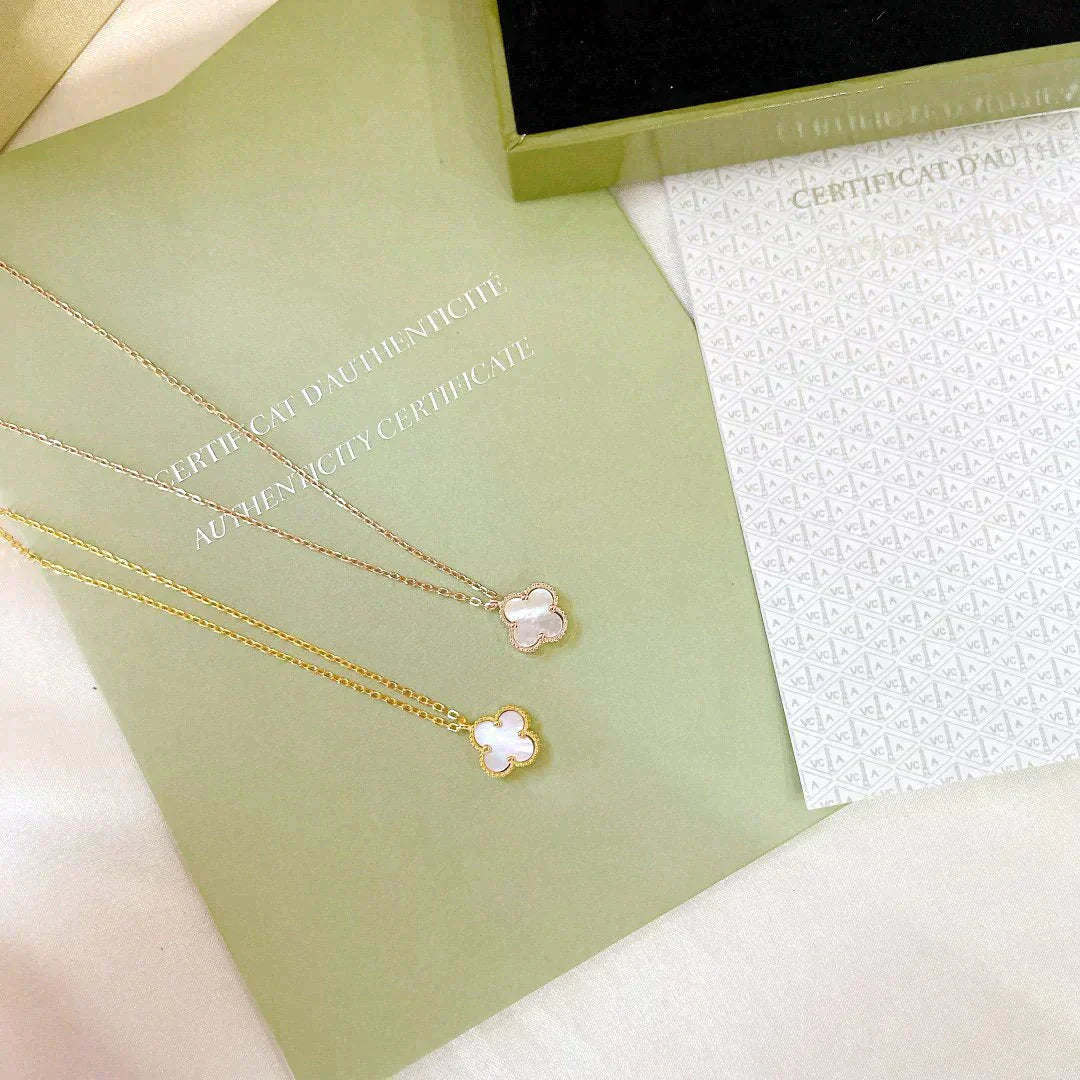 [Basjewels]CLOVER MINI 9.5MM WHITE MOTHER-OF-PEARL NECKLACE