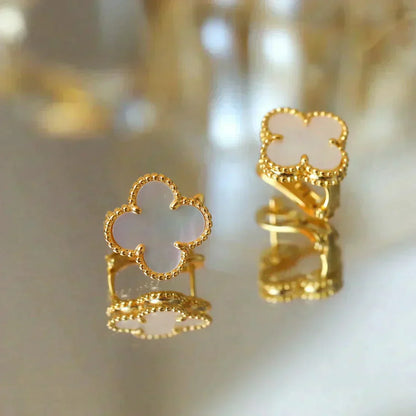 [Basjewels]CLOVER MEDIUM 1 MOTIFS  WHITE MOP STUD EARRINGS