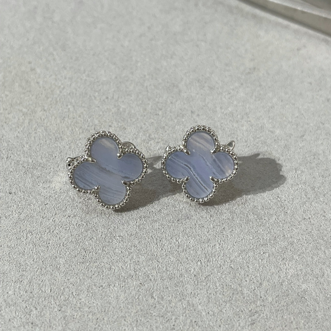 [Basjewels]CLOVER CHALCEDONY SILVER STUD EARRINGS