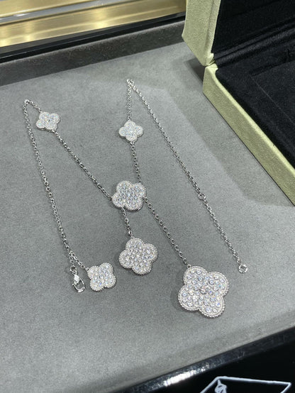 [Basjewels]CLOVER 6 MOTIF DIAMOND PAVED NECKLACE