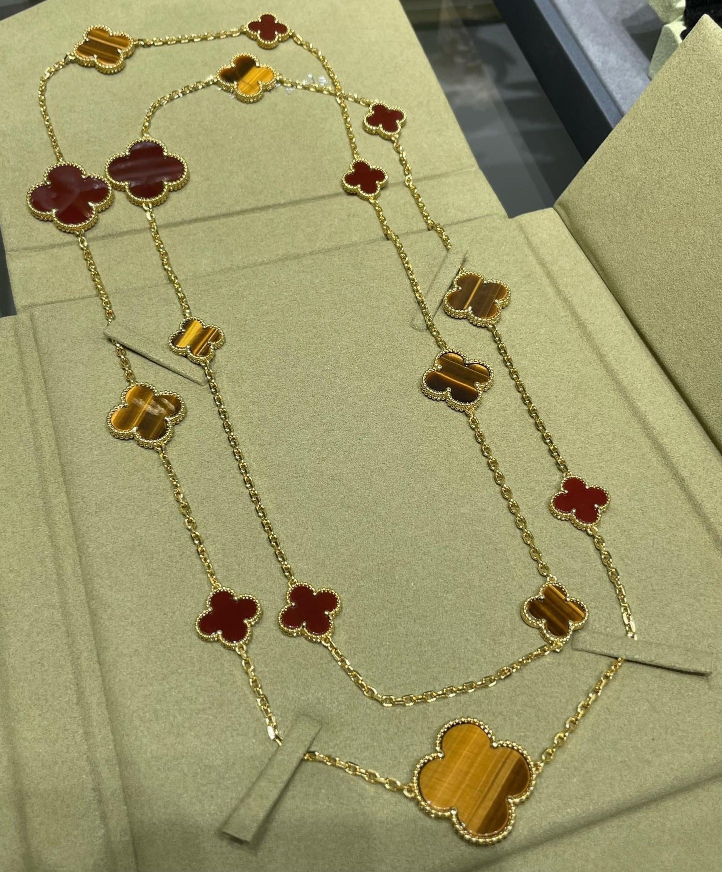 [Basjewels]CLOVER 16 MOTIF CARNELIAN TIGER EYE ROSE GOLD NECKLACE