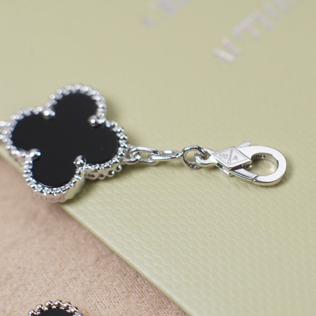 [Basjewels]CLOVER 5 MOTIF ONYXS  BRACELET SILVER