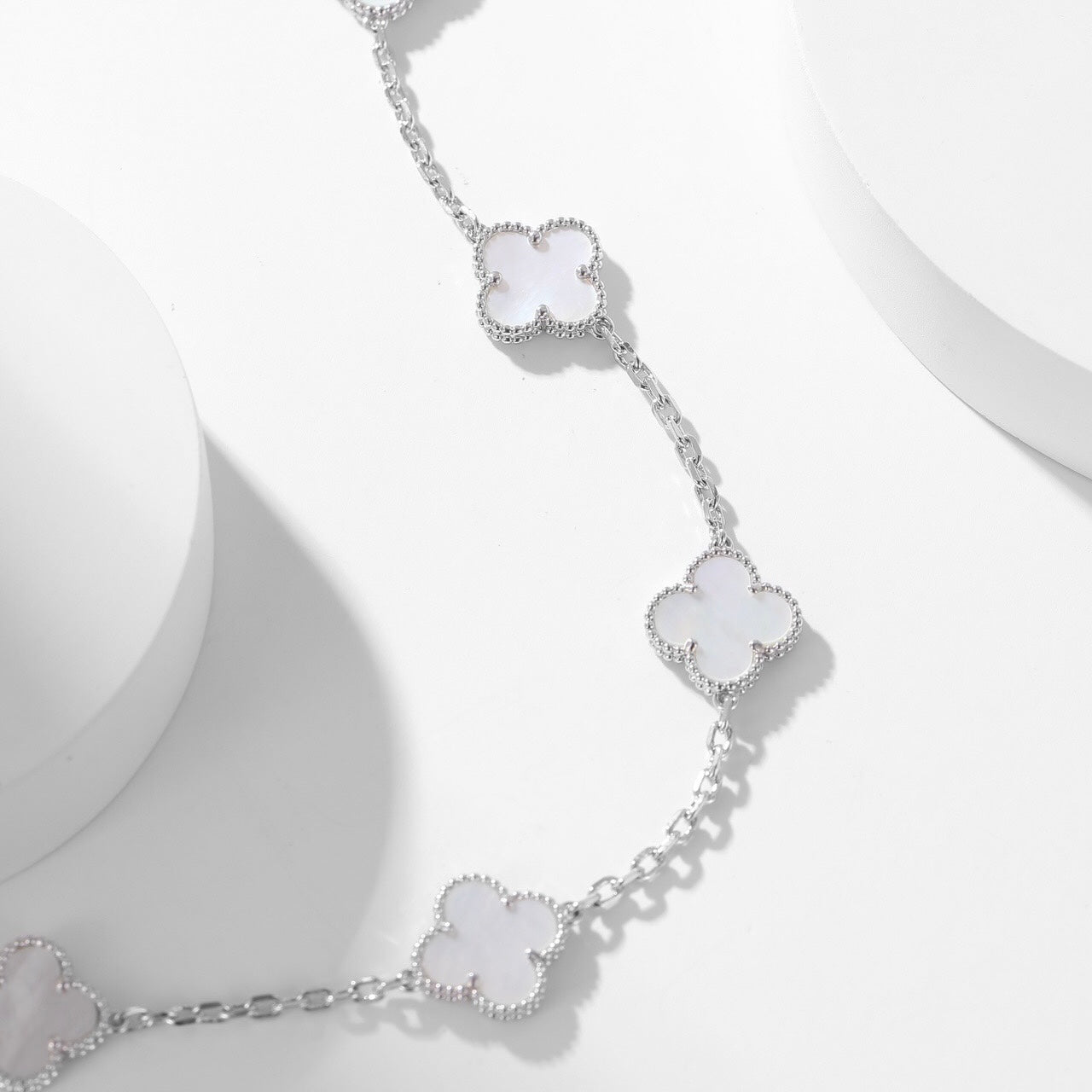 [Basjewels]CLOVER 10 MOTIFS WHITE MOTHER OF PEARL NECKLACE