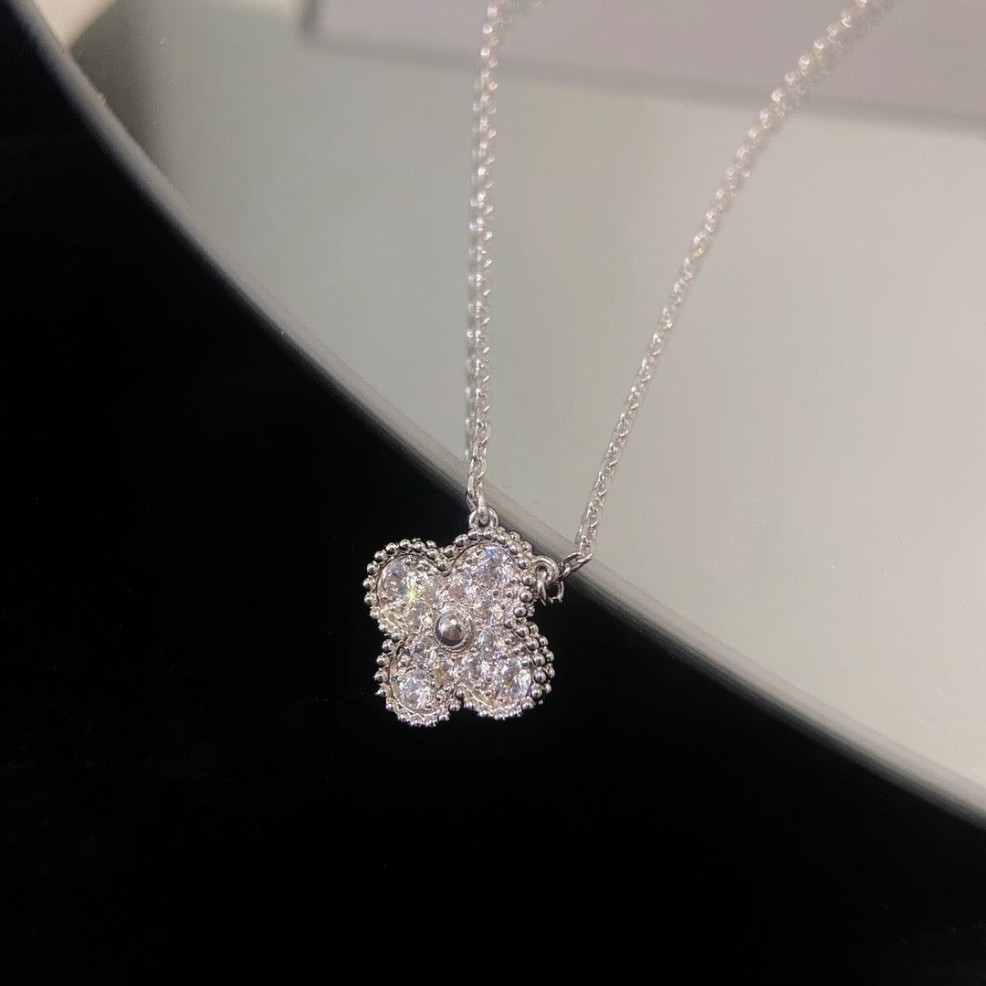 [Basjewels]CLOVER 15MM DIAMOND SINGLE FLOWER NECKLACE