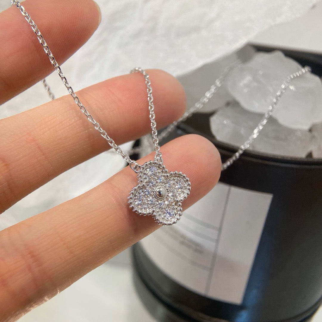 [Basjewels]CLOVER 15MM DIAMOND SINGLE FLOWER NECKLACE