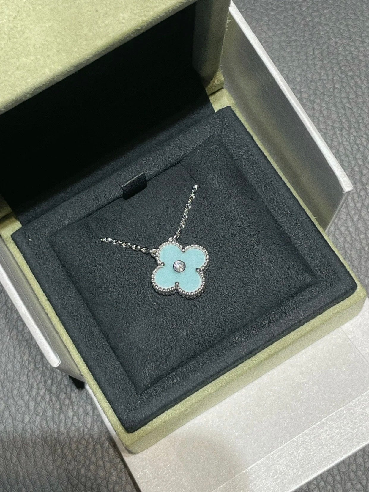 [Basjewels]CLOVER 1 DIAMOND LIGHT BLUE SILVER NECKLACE