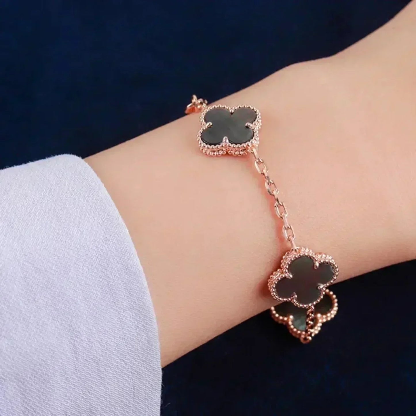 [Basjewels]CLOVER 5 MOTIF GRAY MOP  BRACELET