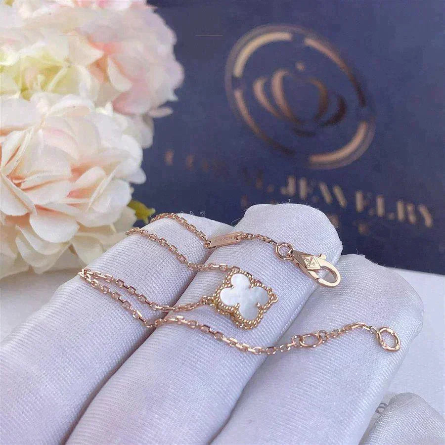 [Basjewels]CLOVER WHITE MOP SINGLE FLOWER BRACELET